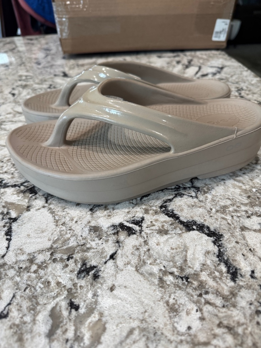 OOFOS oomega Women’s Thong Sandals - nomad